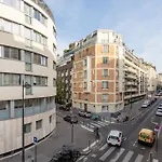 Excellent Pied A Terre Parisien