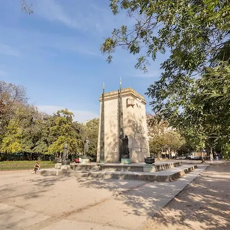 Excellent Pied A Terre Parisien Apartment *
