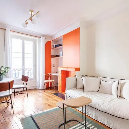 Apartment Excellent Pied A Terre Parisien