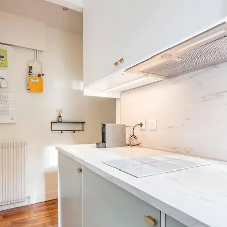 Excellent Pied A Terre Parisien * Paris