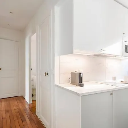 Excellent Pied A Terre Parisien Appartamento