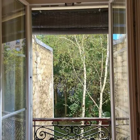 Excellent Pied A Terre Parisien Apartment